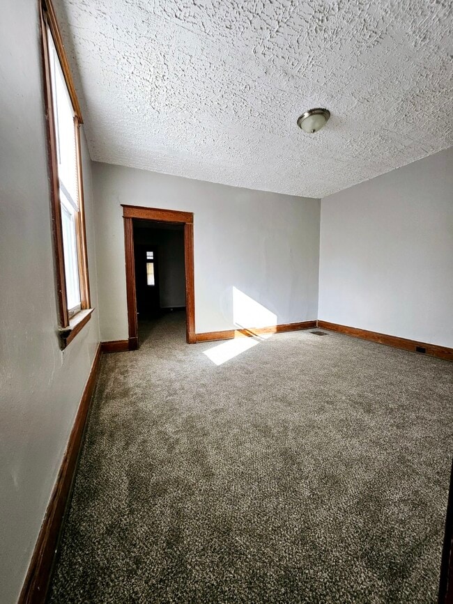 Building Photo - 2422 Warren St