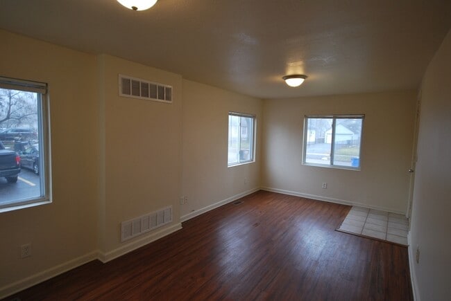 Building Photo - 1027 LaSalle Ave