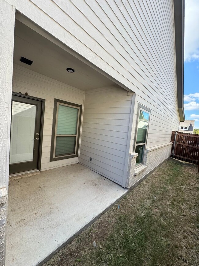 Building Photo - 3/2/2 Home for the Holidays - Move in Specials call to inquire