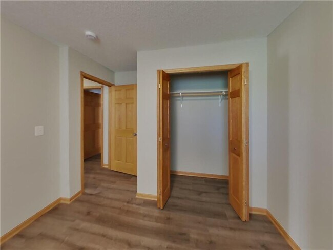 Building Photo - 2200 Buffalo Ridge Dr