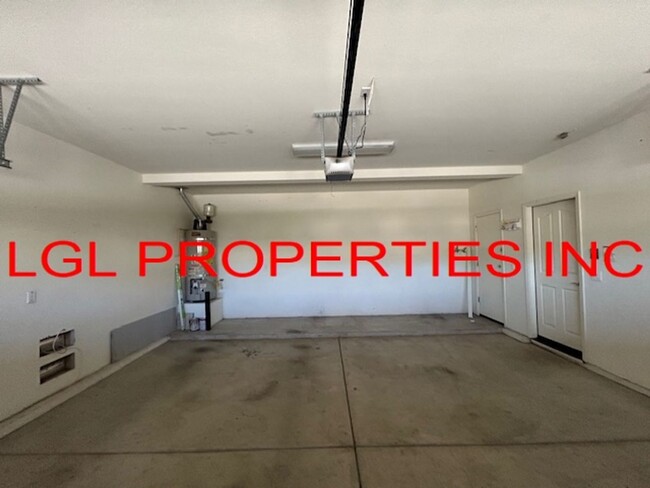 Building Photo - North Natomas 2 Story 3 Bedroom 2.5 Bath 2...