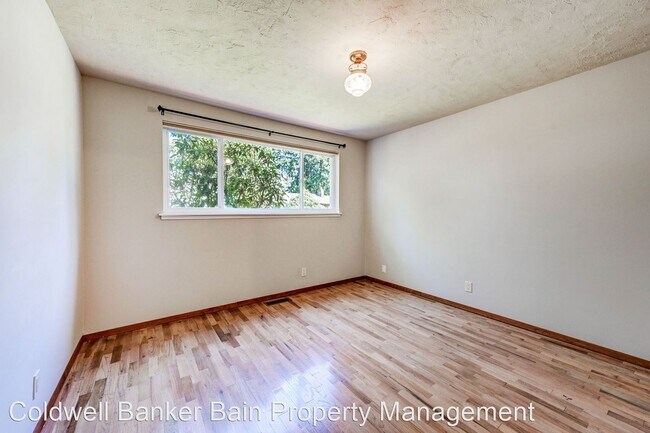 Building Photo - 4 br, 2 bath House - 515 N. 198th Street