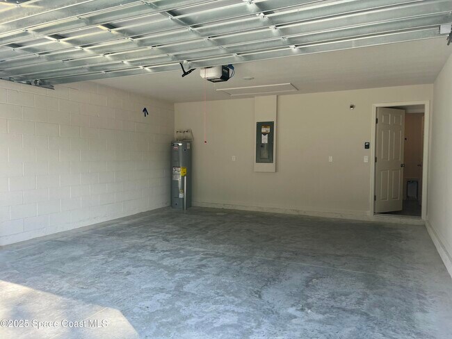 Building Photo - 881 Hollahan Rd SE