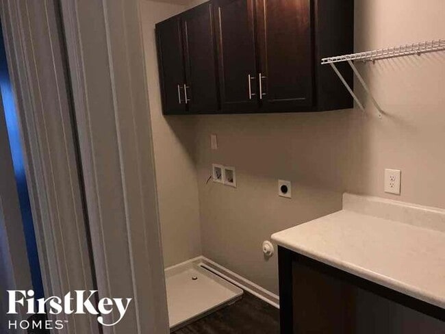 Building Photo - 6914 Lowline Dr