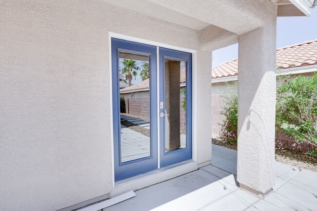 Building Photo - SINGLE STORY 4 BEDROOM IN GATED COMMUNITY