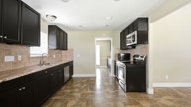 Building Photo - 1511 Sungail Dr