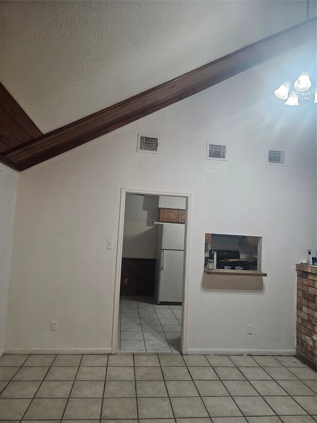 Building Photo - 4011 Alshire Dr