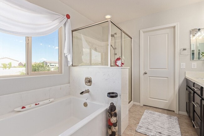 Building Photo - MODERN DESIGNED 4-BED, 3-BATH HOME IN SOUT...