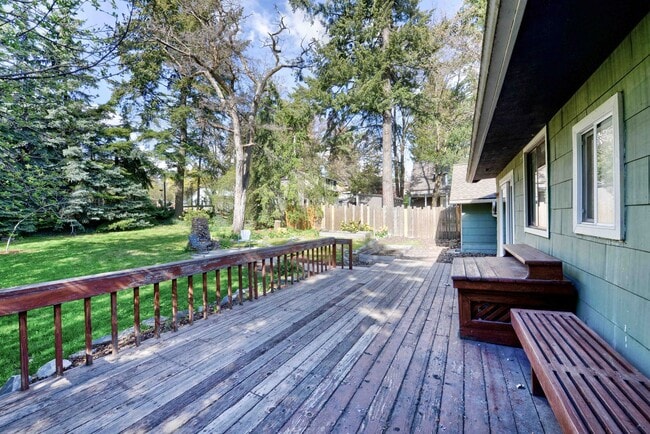 Building Photo - Beautiful Craftsman Bungalow on the edge o...