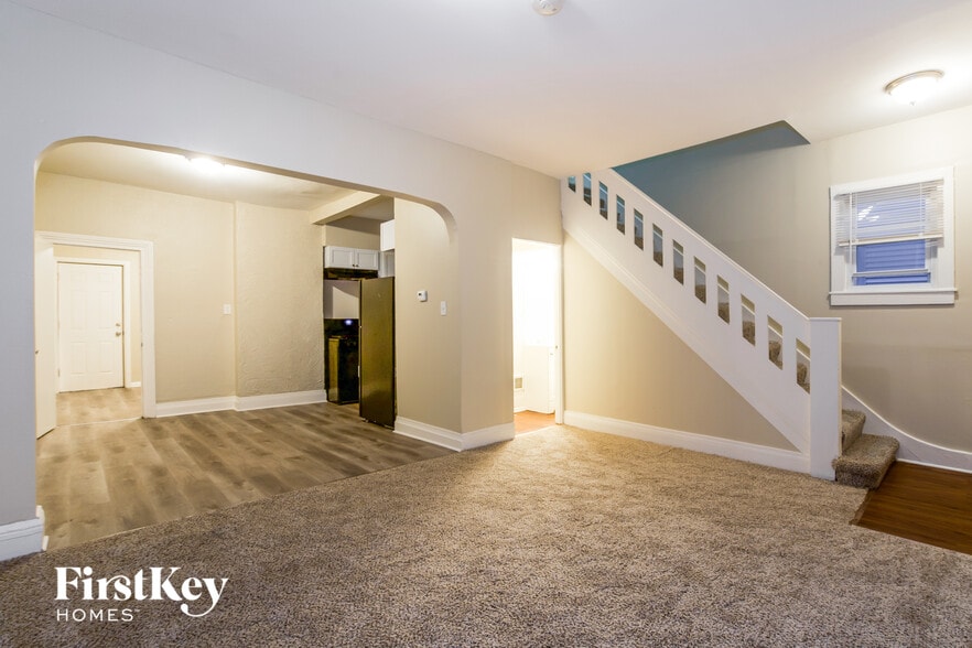 Building Photo - 709 Porter St