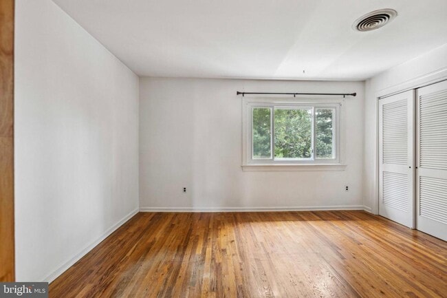 Building Photo - 5 Cornwallis Square