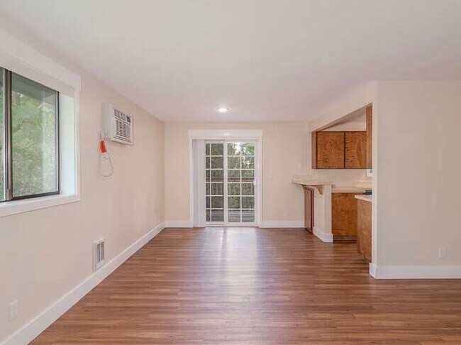 Building Photo - Spacious 4-Bedroom duplex Near EWU – Cheney, WA