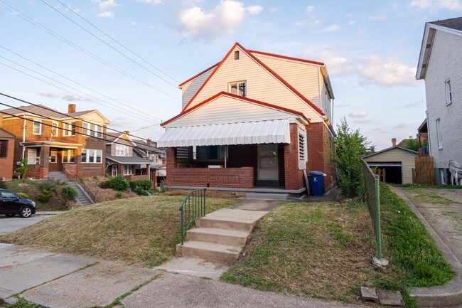 Building Photo - 448 Eureka St