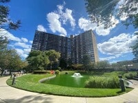 Building Photo - 2 Bay Club Dr