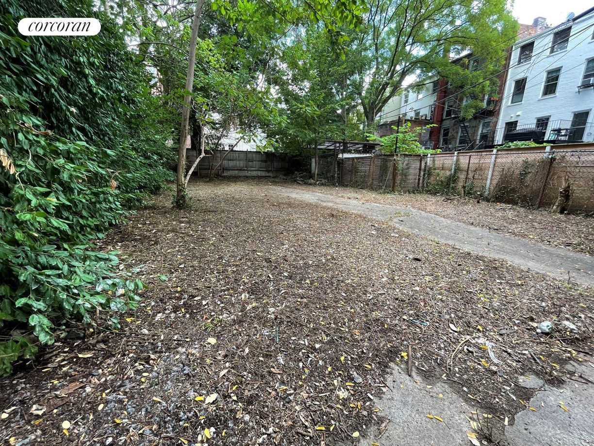 Building Photo - 257 Adelphi St