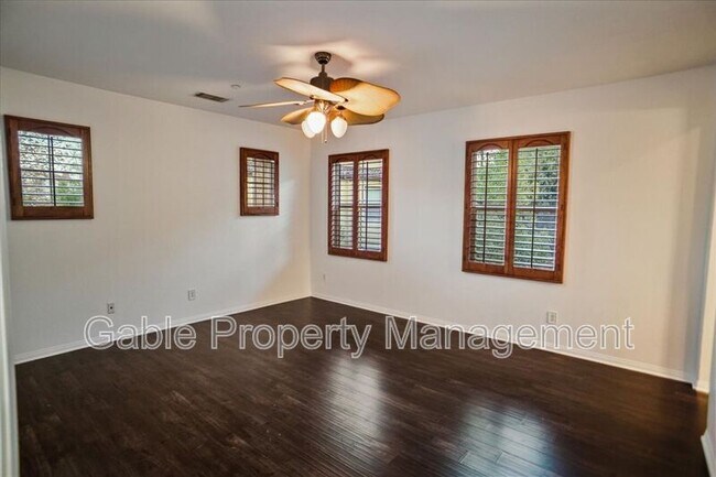 Building Photo - 27023 Fairway Ln