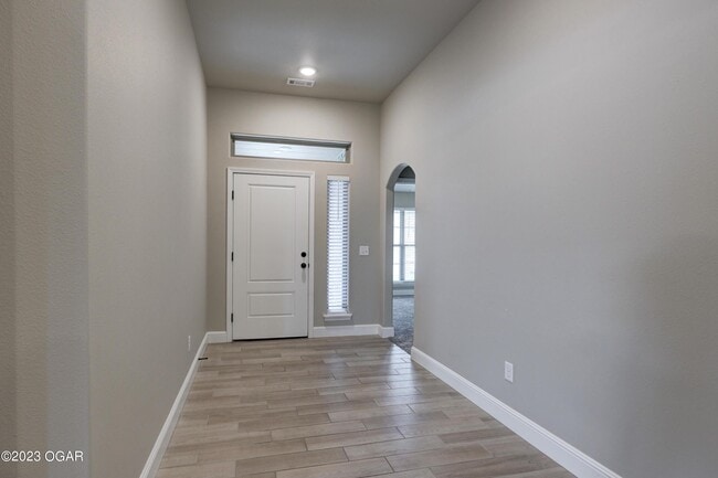 Building Photo - 2030 Mardale Cir