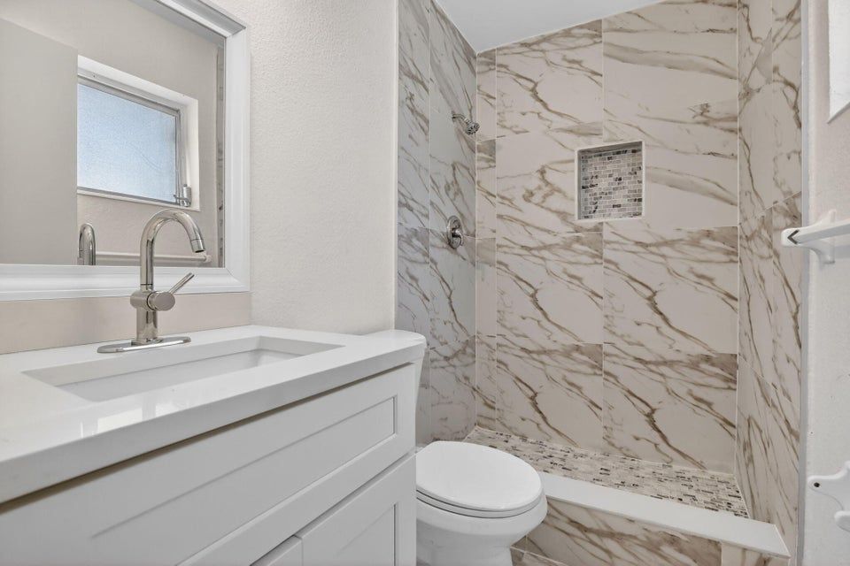 Building Photo - 5731 NE 17th Terrace