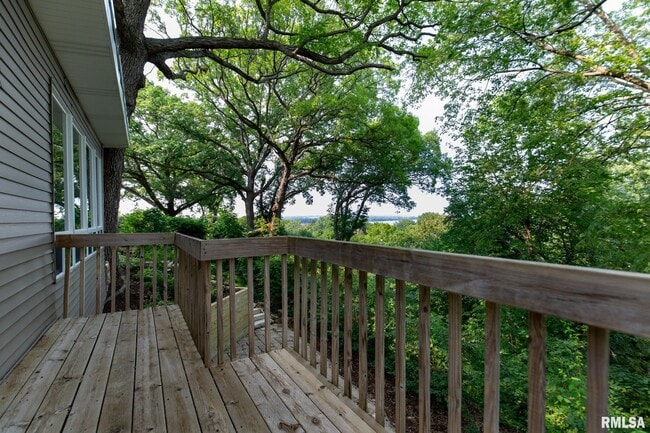 Building Photo - 4640 5th Ave