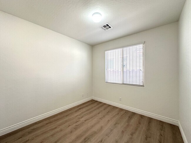 Building Photo - Lantern Gardens