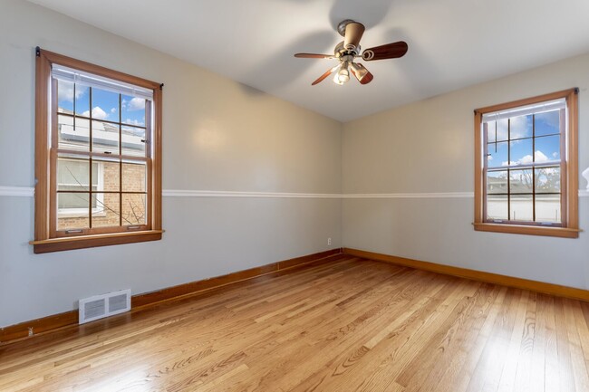 Building Photo - 2513 18th Ave