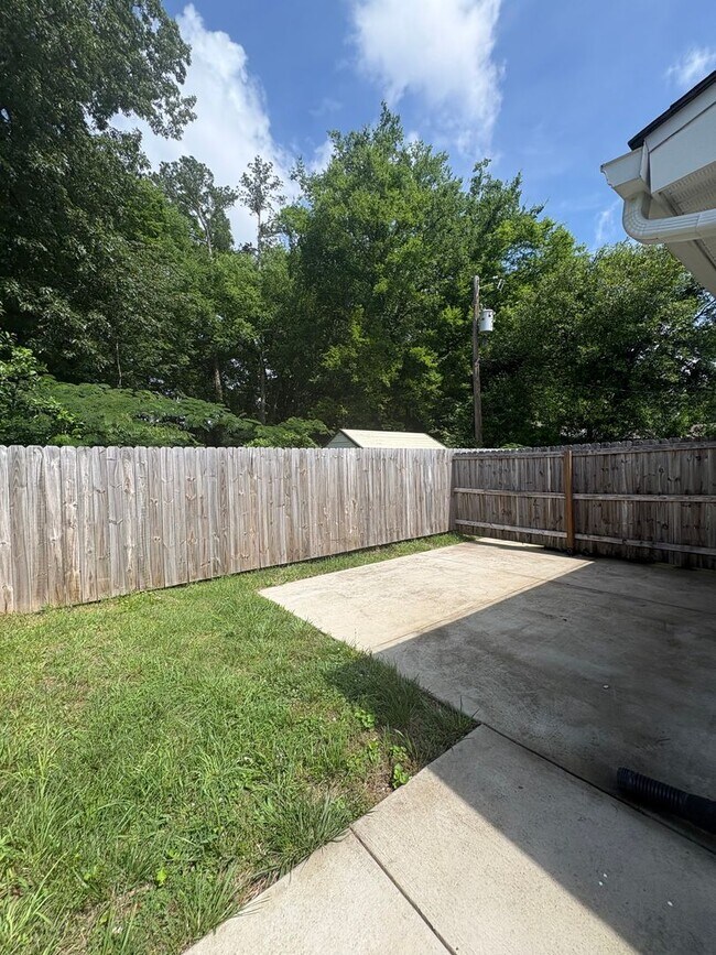 Building Photo - 123 Sequoia Dr