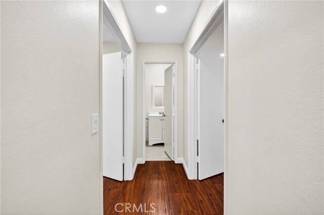 Building Photo - 160 Greentree Ln