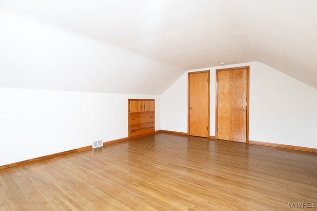 Building Photo - 685 Barrally St