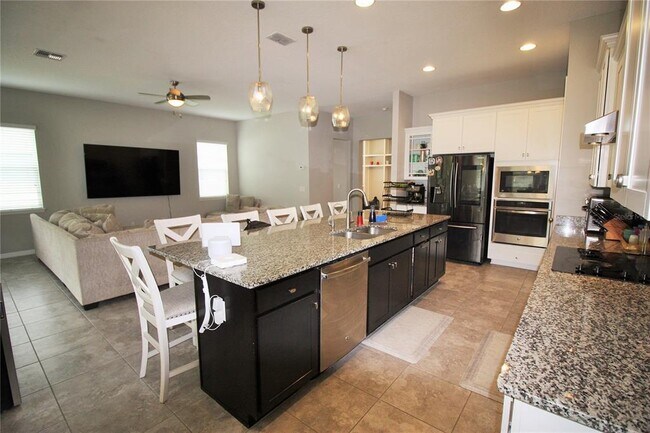 Building Photo - 1813 Hawksbill Ln