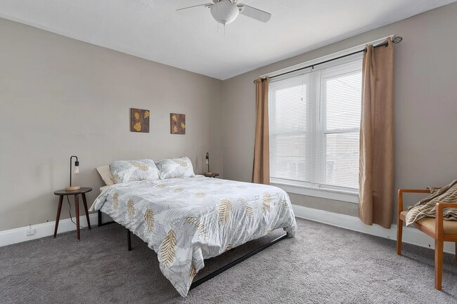 Building Photo - 477 E Gates St