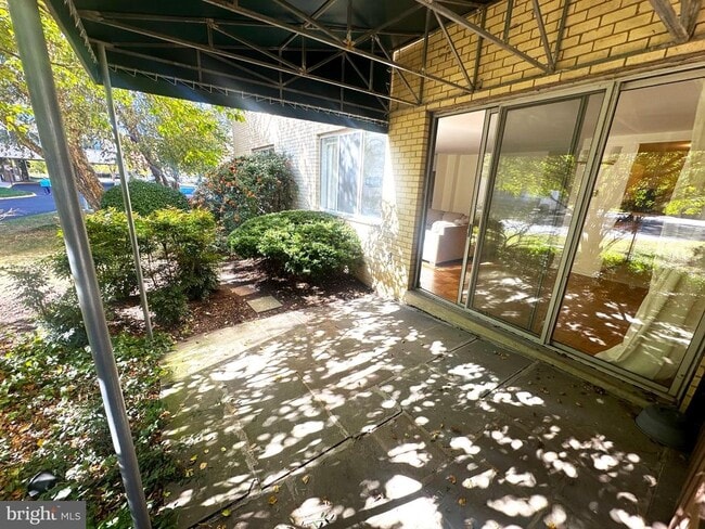 Building Photo - 6621 Wakefield Dr