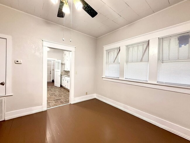 Building Photo - 1501 N Washington St