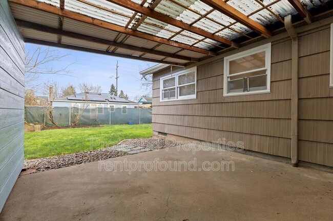 Building Photo - 3539 N Arlington Pl