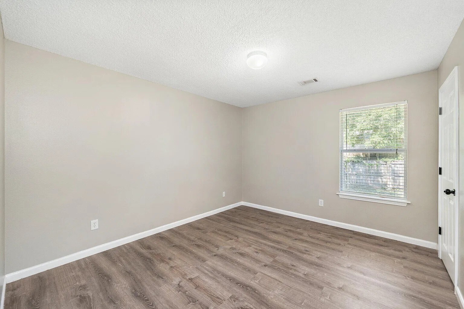 Building Photo - 329 Dahlquist Dr