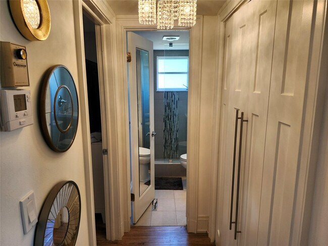 Building Photo - 301 Cambridge Rd