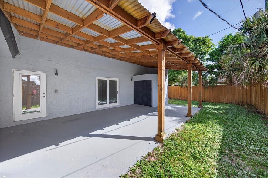 Building Photo - 2012 NW 12th Ave