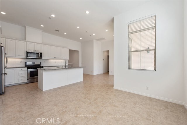 Building Photo - 61 Quill