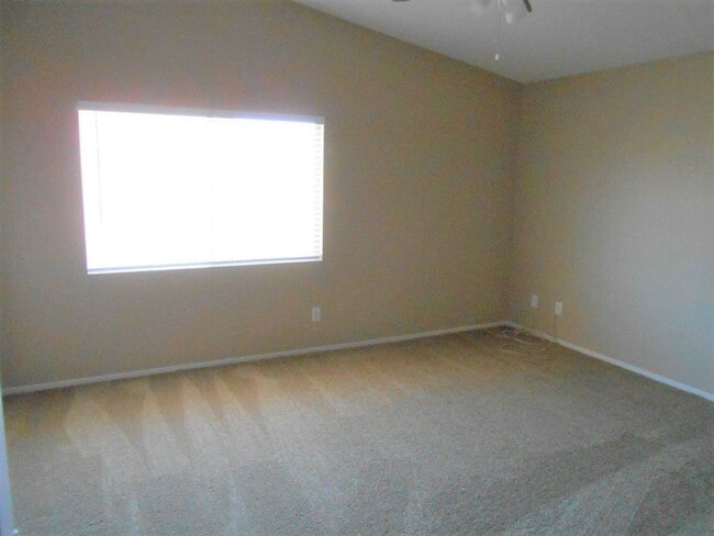 Building Photo - Beautiful Spacious Townhome in Gated Community