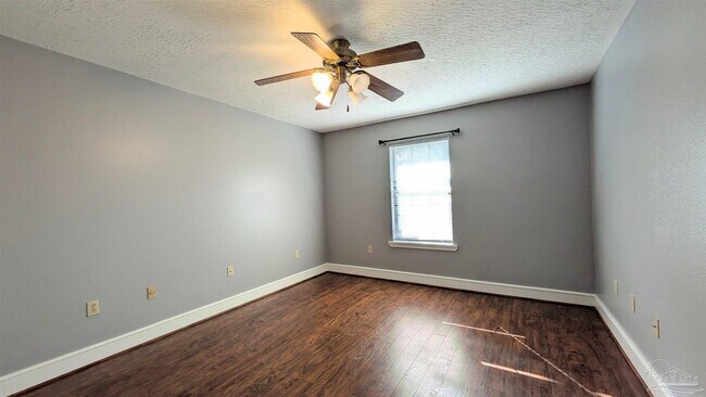 Building Photo - 912 Rentz Ave