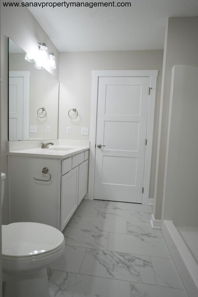 Building Photo - "Modern Comfort Meets Convenience: Your Ideal Home in Waukee"