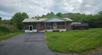 Building Photo - 3 Bedroom 2 Bath Single Family Home.
