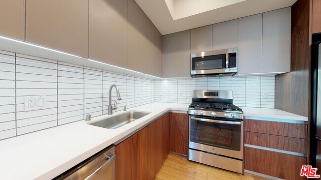 Building Photo - 938 Orange Grove Ave