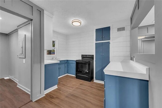 Building Photo - 114 N Emma St