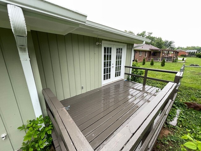 Building Photo - Beautiful Home Large Garage Highly Desired For Rent