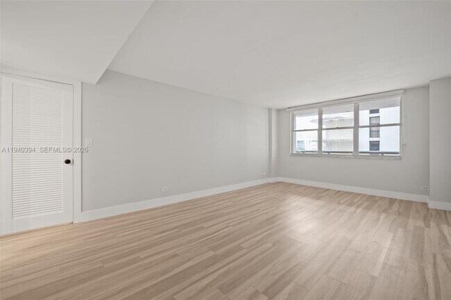 Building Photo - 6039 Collins Ave