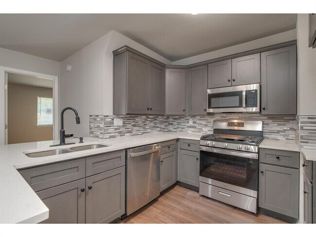 Building Photo - 606 Elderberry Cove