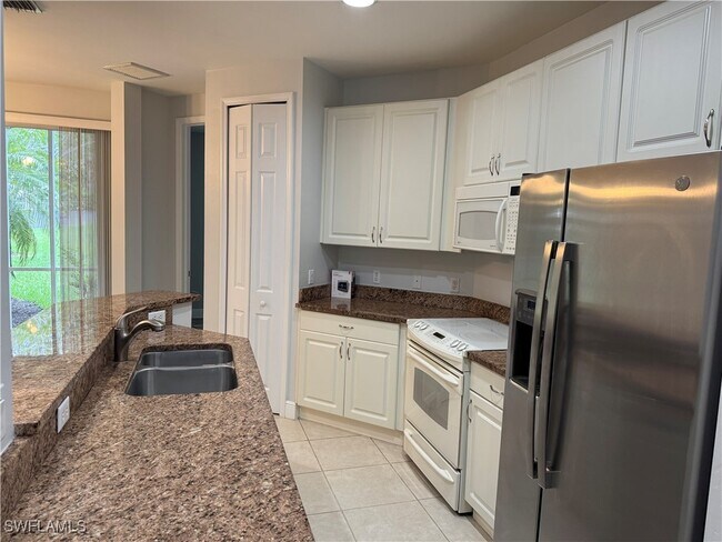 Building Photo - 1380 Sweetwater Cove