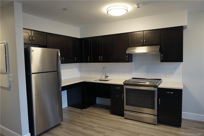 Building Photo - 1 Fairway Cir