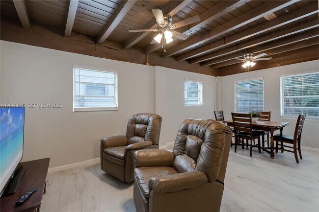 Building Photo - 6531 SW 57th Pl