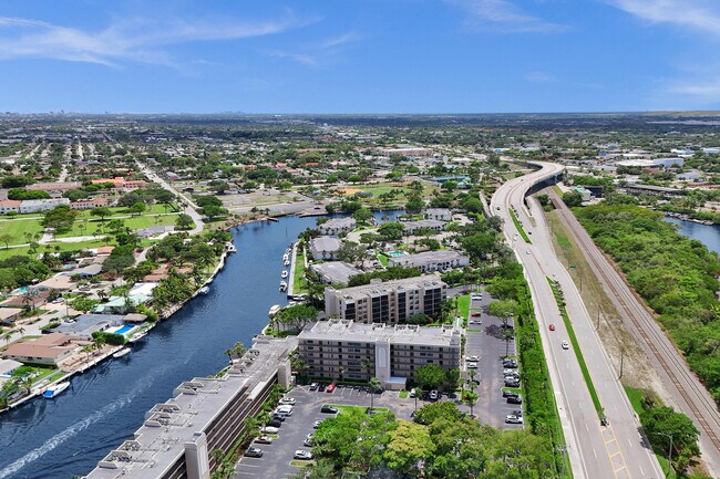 Building Photo - 12 Royal Palm Way
